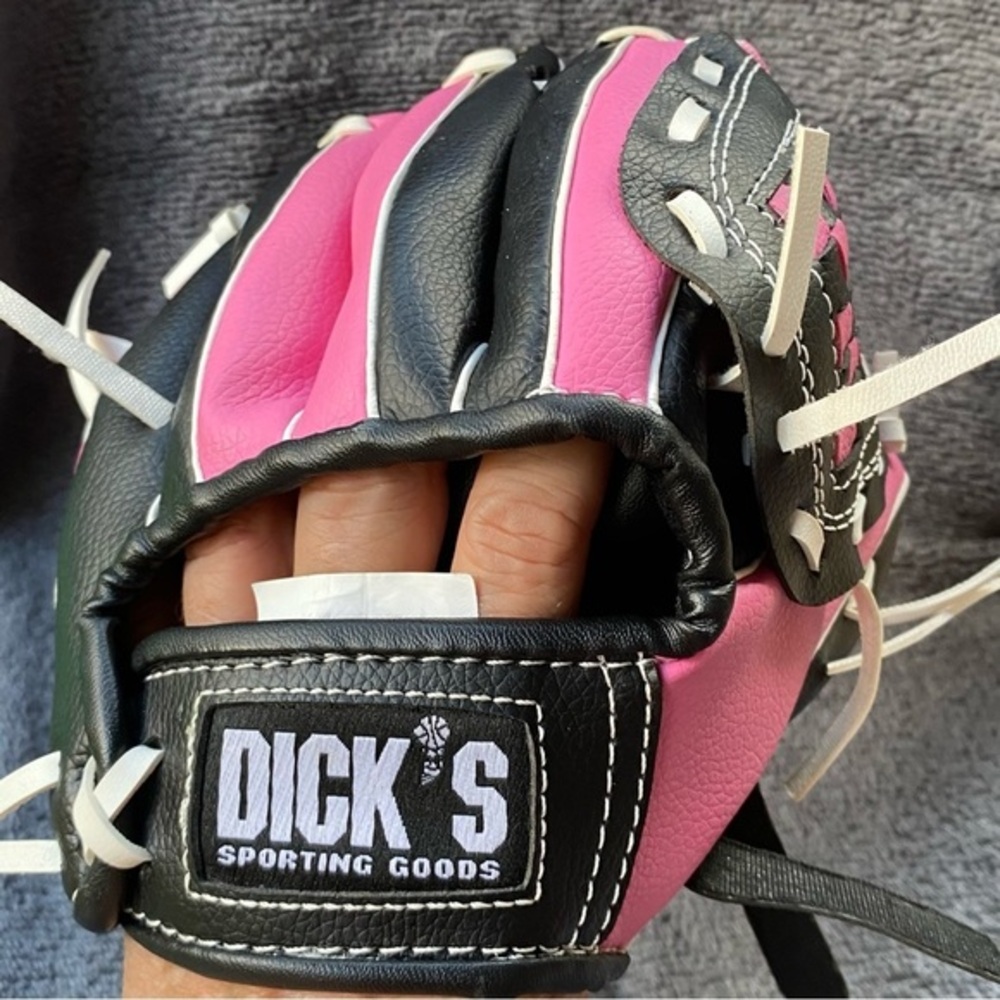 Dicks Sporting‎ Good Ball Mit Right Hand Throw Pink Black